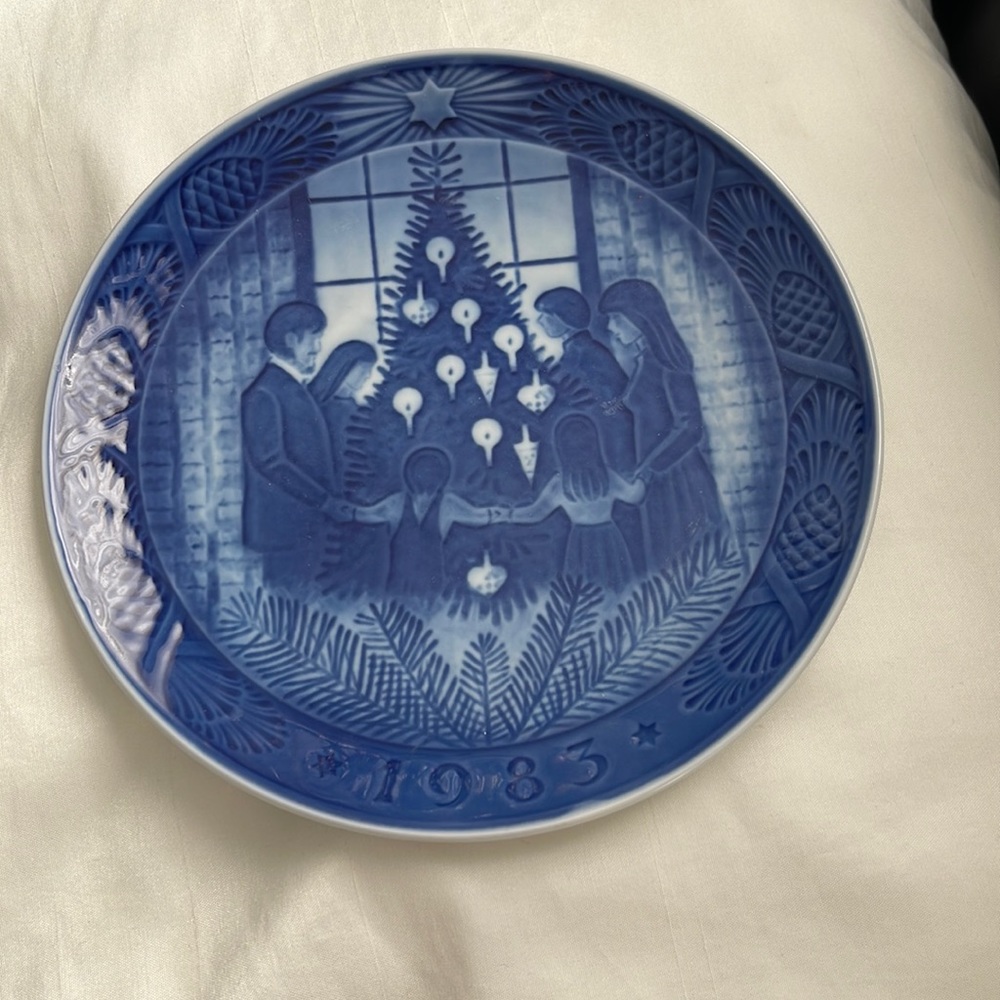 Royal Copenhagen 1983 Collectible Cobalt Blue and White Christmas Plate